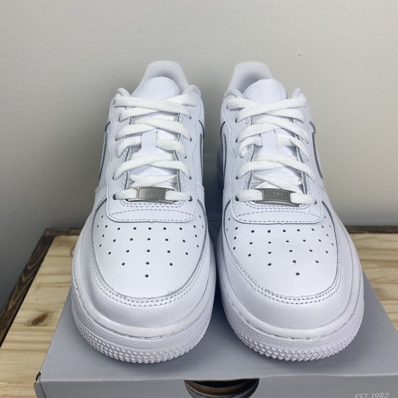 Nike Air Force 1 Low Triple White 314192-117 Size 7Y Women's 8.5 W - NEW IN BOX - Picture 2 of 8